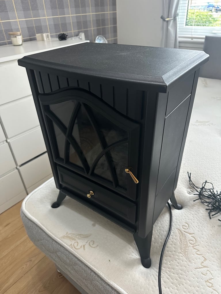 Electric flame effect heater