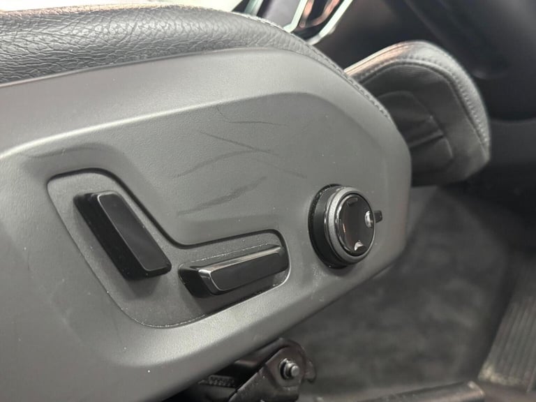 VOLVO XC60 2.0h T6 Recharge 18.8kWh Plus Auto AWD Euro 6 (s/s) 5dr 2024