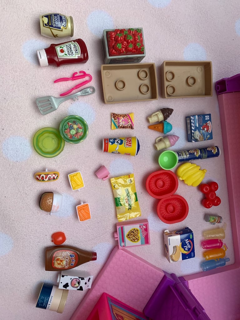 Barbie Fresh N Fun Food Truck With Accessories