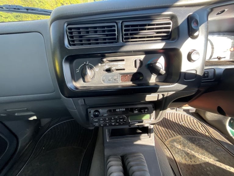2004 Mitsubishi L200 2.5 TD 4Work Pickup 2dr Diesel Manual 4WD (113 bhp) PICKUP Diesel Manual