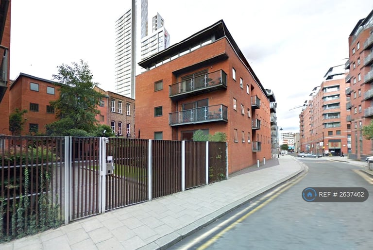 1 bedroom flat in Lockes Yard, Manchester, M1 (1 bed) (#2637462)