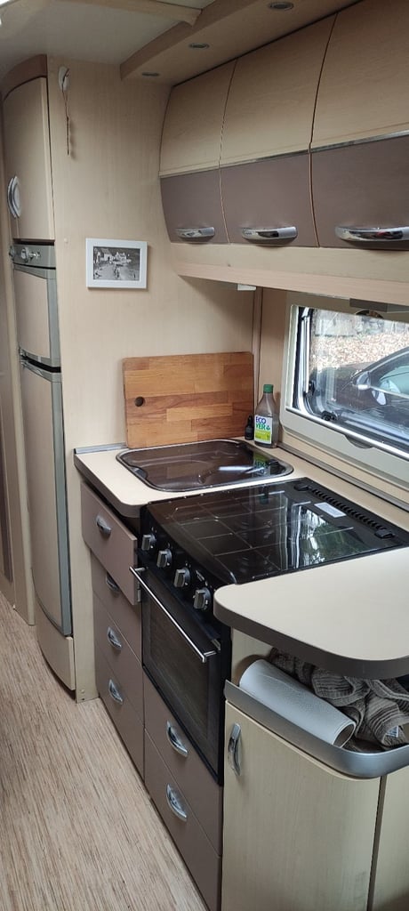 Hobby 695 VIP - Fixed Bed & Awning