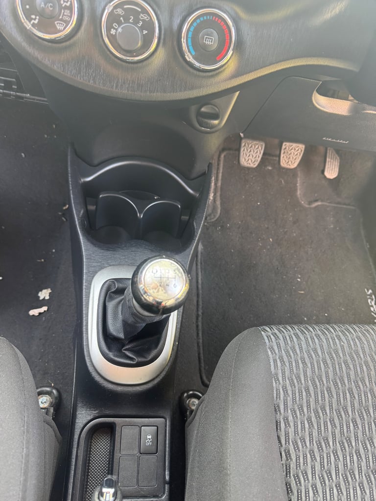 Toyota, YARIS, Hatchback, 2013, Manual, 1364 (cc), 5 doors