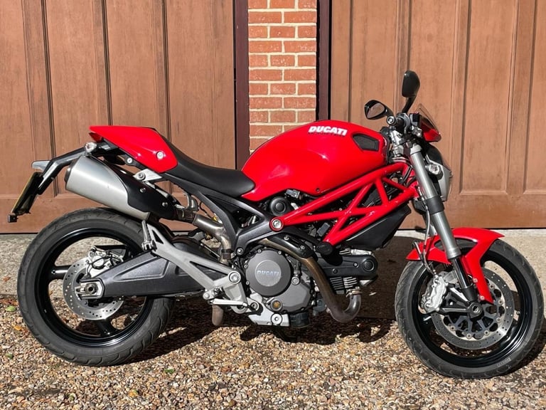 2010 DUCATI MONSTER 696
