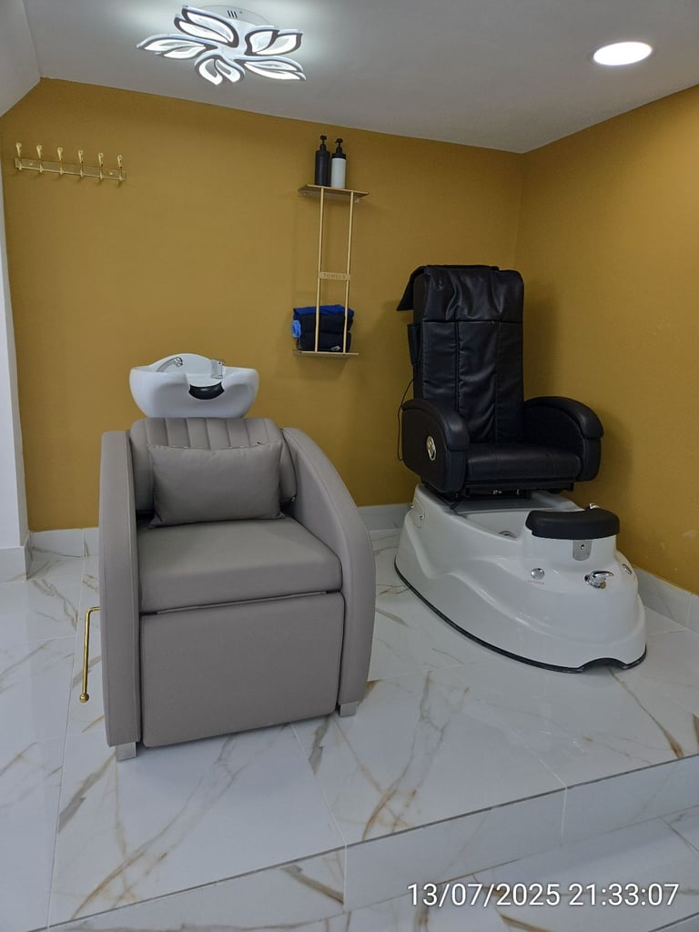 Hair Stylist Chair for rent