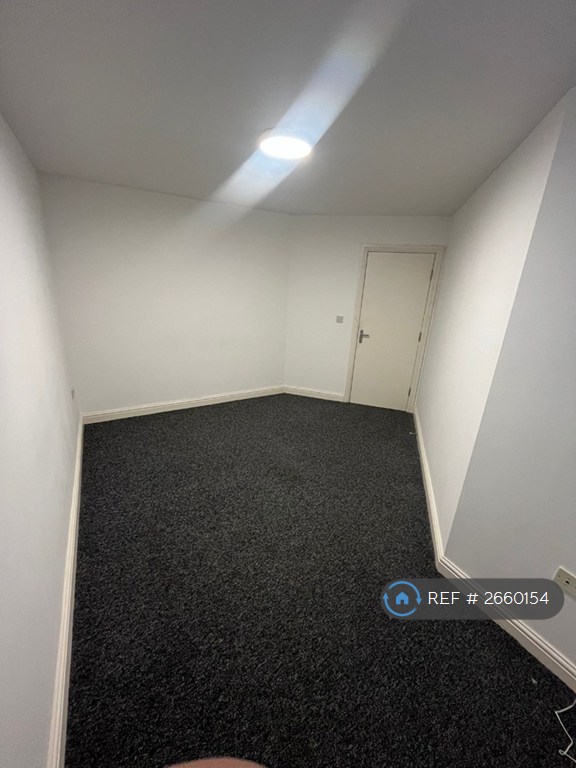 2 bedroom flat in St Helens, St. Helens, WA10 (2 bed) (#2660154)