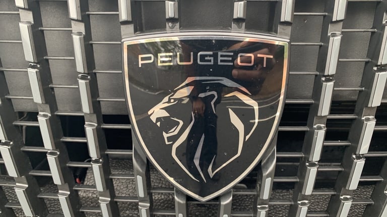 2025 Peugeot 2008 1.2 HYBRID GT SUV 5dr Petrol Hybrid e-DSC6 Euro 6 (s/s) (136 ps) SUV Hybrid Aut...