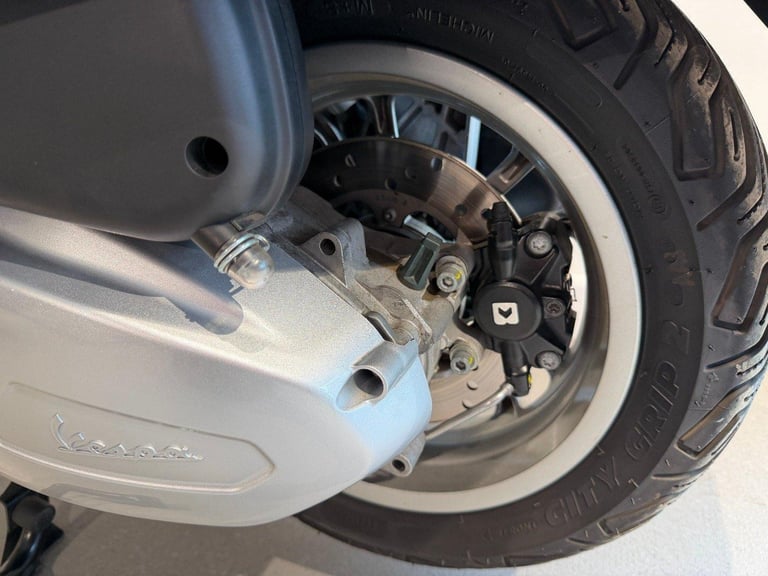 2024 VESPA GTS 300 HPE, '24 Plate with 967 miles