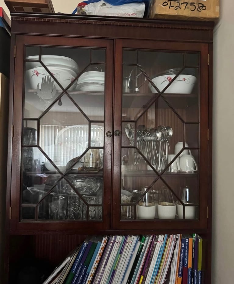 crockery cabinet 