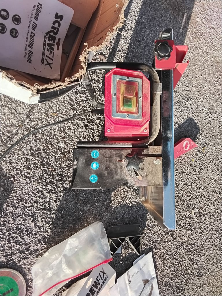 image for Wet tile cutter several  discs included also wood cutting  disc