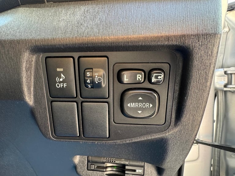 2012 Toyota Prius 1.8 VVTi Excel 5dr  Hatchback Petrol/Electric Hybrid Automatic