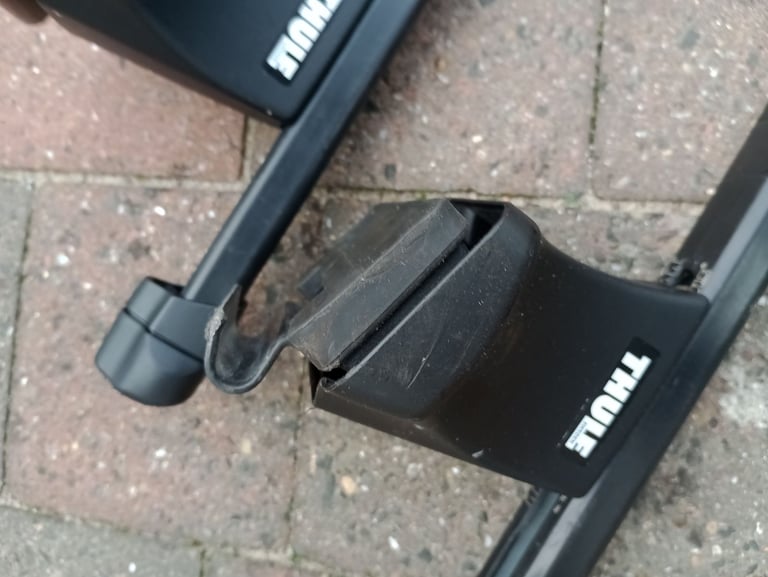 Roof Bars, Thule, 2 Keys, Model Unknown 