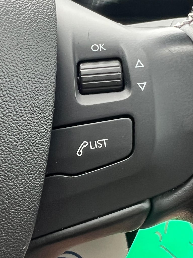 PEUGEOT 208 1.2 PureTech Tech Edition White Manual Petrol 2019