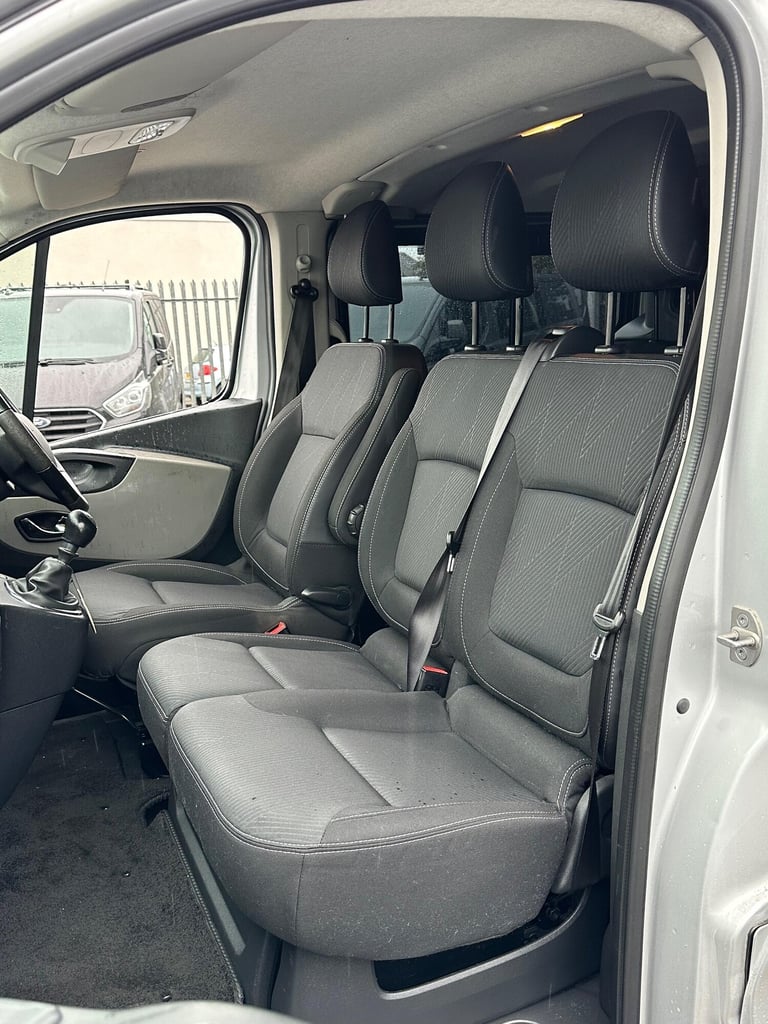 2019 Renault Trafic 1.6 dCi 29 Sport Nav Crew Van LWB Euro 6 6dr WINDOW VAN Diesel Manual