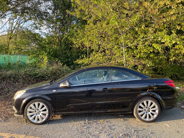 VAUXHALL ASTRA 1.8 VVT EXCLUSIVE TWINTOP CONVERTIBLE 57 REG MOT JULY 8TH 2026 LOW INSURANCE