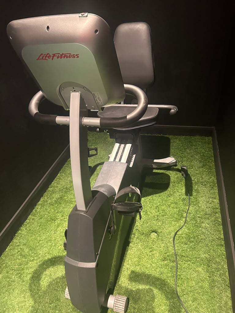 Lifefitness commercial excercise bike good condition offers welcome  
