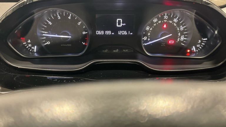 FINANCE AVAILABLE 2015 PEUGEOT PEUGEOT 208 1.2 PURETECH ACTIVE 12 MONTH MOT