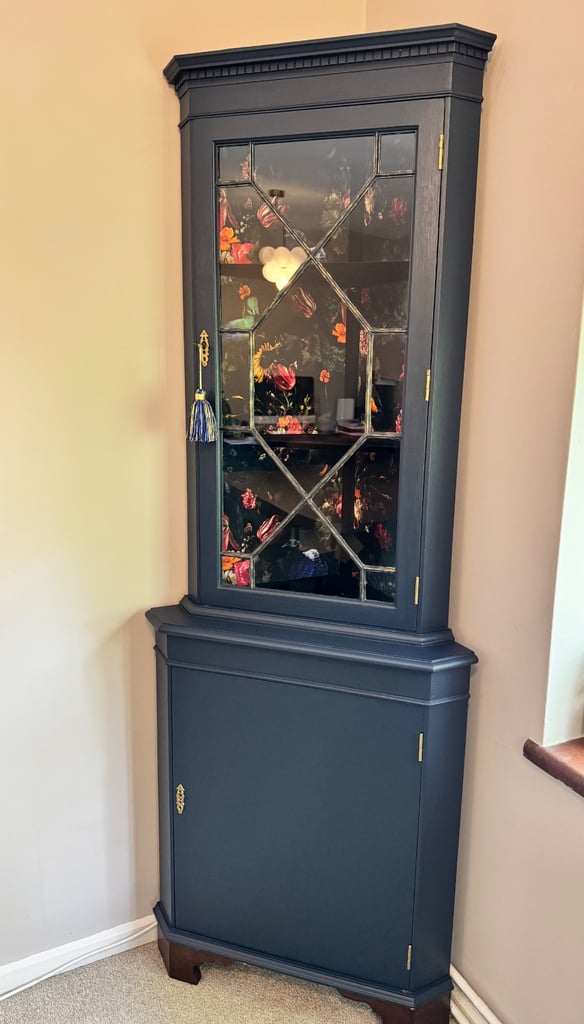 Corner unit/ drinks cabinet 
