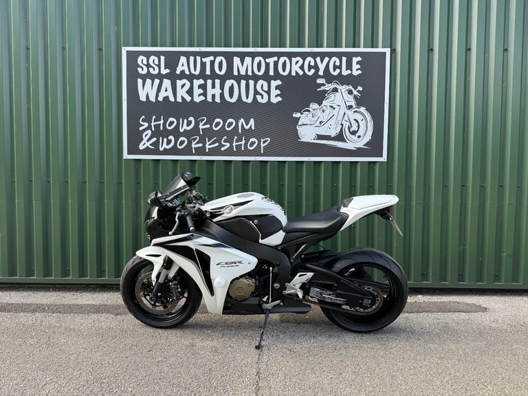 Honda CBR1000RR Fireblade 2008 White and Black 12k Miles Very Clean Bike 