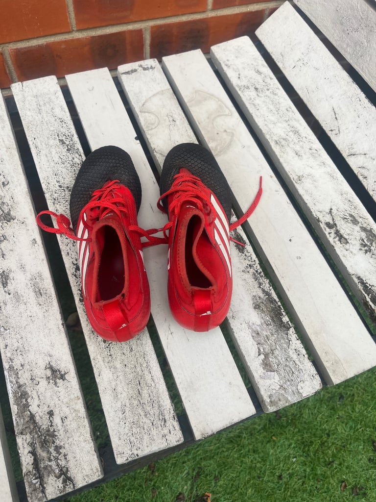 Football boots size 6