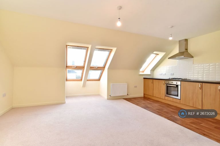 2 bedroom flat in Middlefield Place, Aberdeen, AB24 (2 bed) (#2673026)