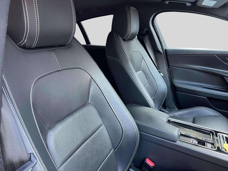 2019 Jaguar XE 2.0d R-Sport Saloon 4dr Diesel Auto Euro 6 (s/s) (180 ps) Saloon Diesel Automatic