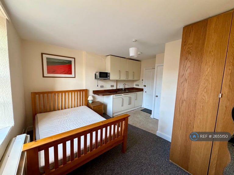 image for Studio flat in St Margaret's Street, Bradford-On-Avon, BA15 (#2655150)
