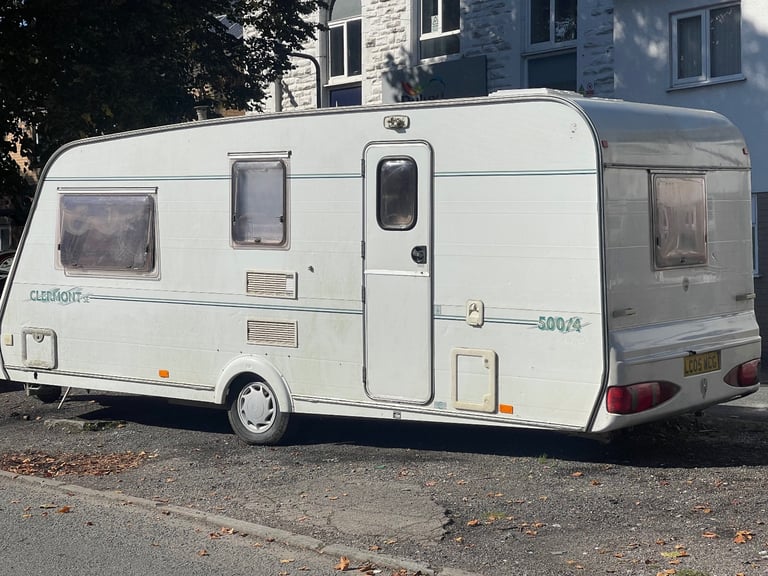 2005 caravan 4 beds 