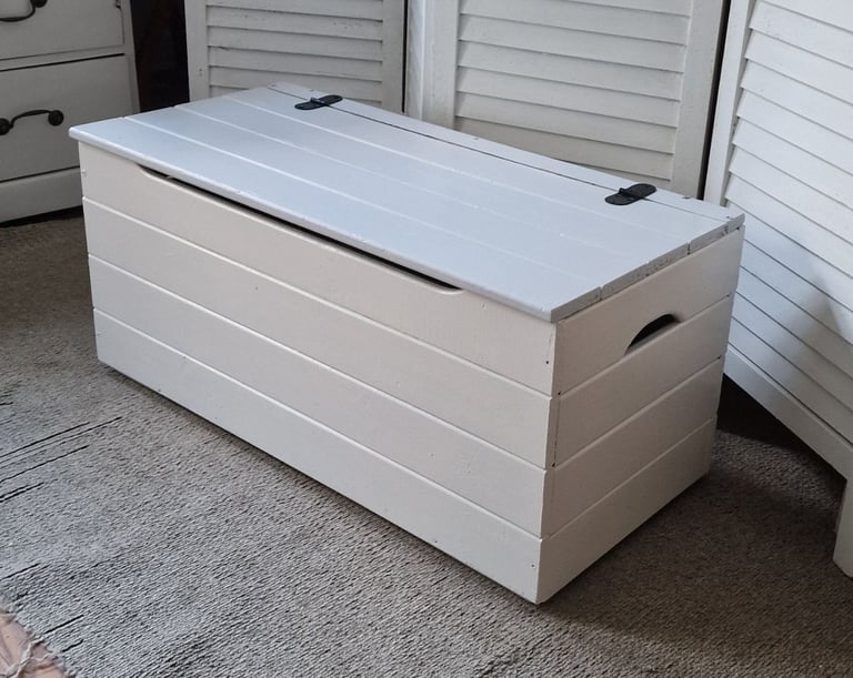 UPCYCLED SOLID PINE STORAGE BOX (please read ad description)