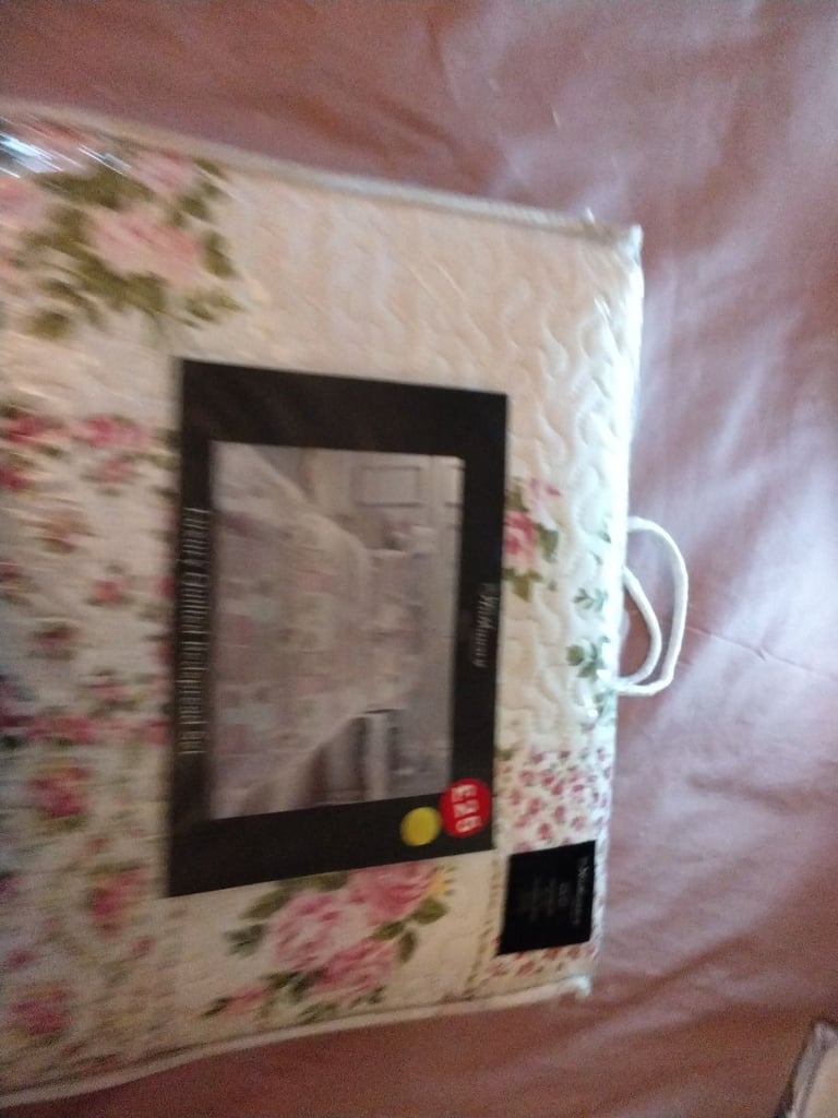 New floral pattern duvet cover set in a double 