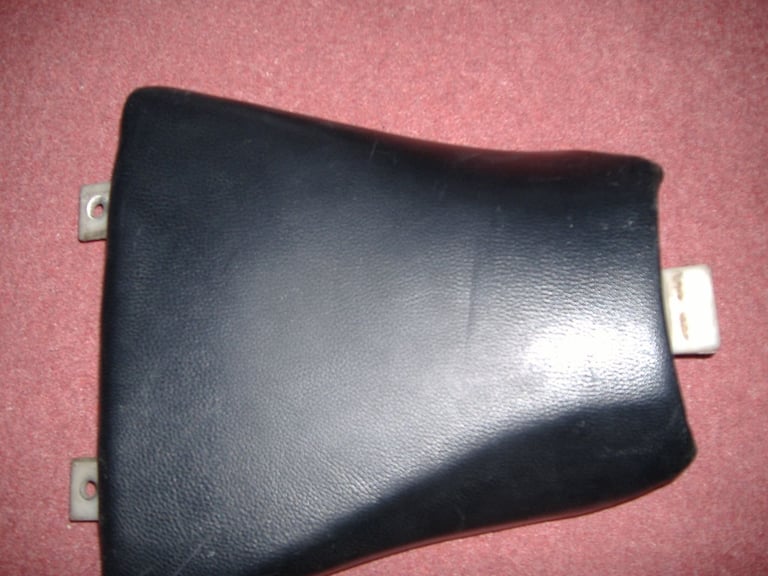 KAWASAKI ZXR750HI/H2 RIDERS SEAT VGC