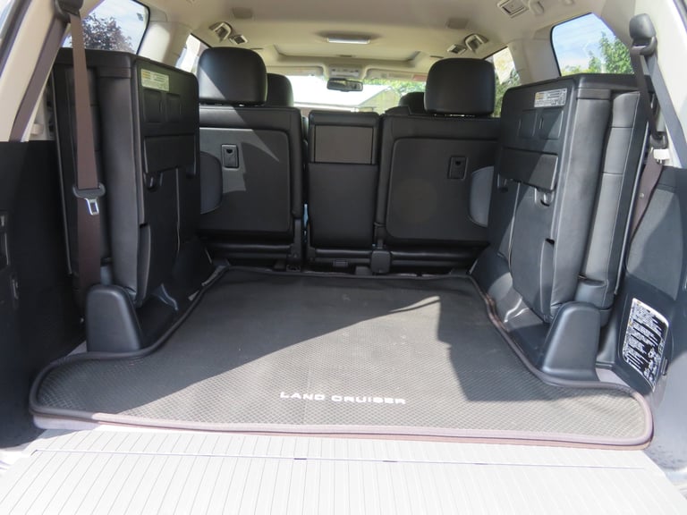 TOYOTA LAND CRUISER ZX 4.6 V8 PETROL 2014  22K MILES  1 OWNER 8 SEATER