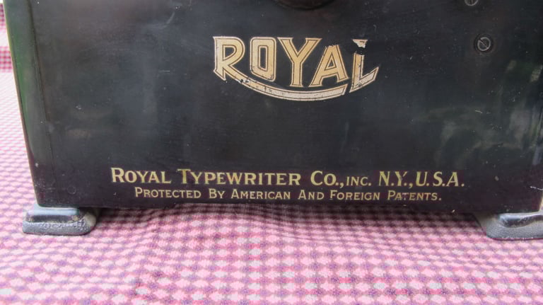 Antique Royal Typewriter (Made in America)