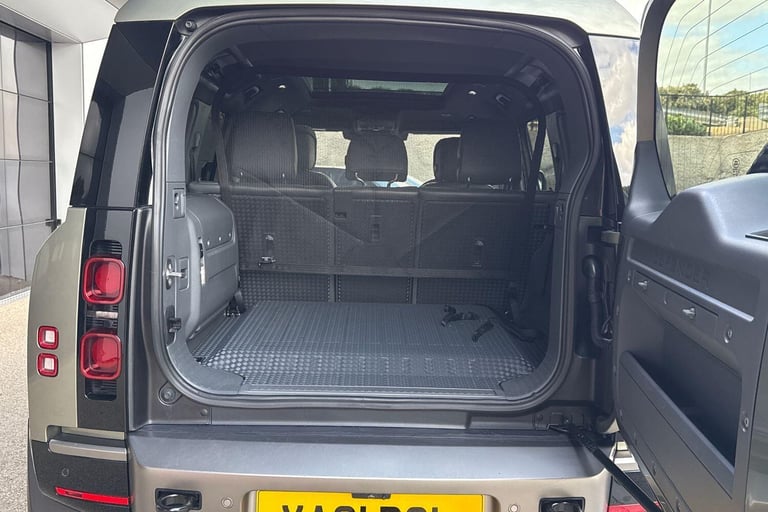 2021 Land Rover Defender 110 2.0 P400e 15.4kWh X-Dynamic HSE SUV 5dr Petrol Plug-in Hybrid Auto 4...