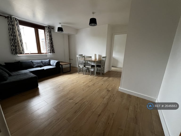 2 bedroom flat in Alexandra Avneue, Harrow, HA2 (2 bed) (#2646883)