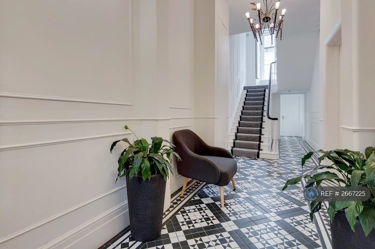 Studio flat in Gloucester Place, London, NW1 (#2667225)