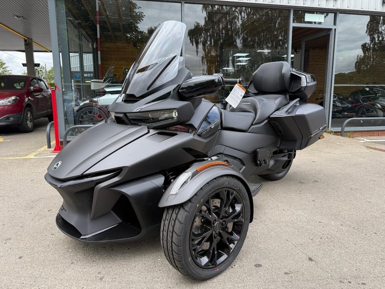 image for 2025 Can-Am Spyder RT Limited 1330cc 6 speed semiauto trike Carbon Black