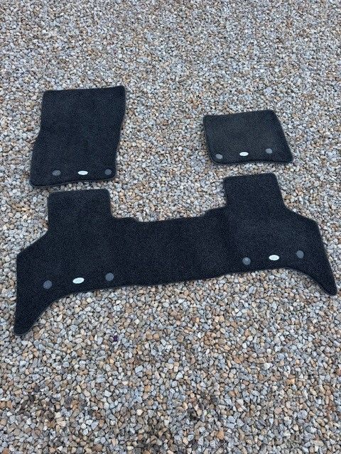Land Rover Defender 110 Luxury Carpet Mat Set