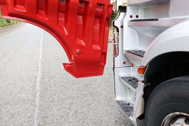 MERCEDES ACTROS 2548 STREAMSPACE 6X2 REARLIFT TRACTOR (2015)