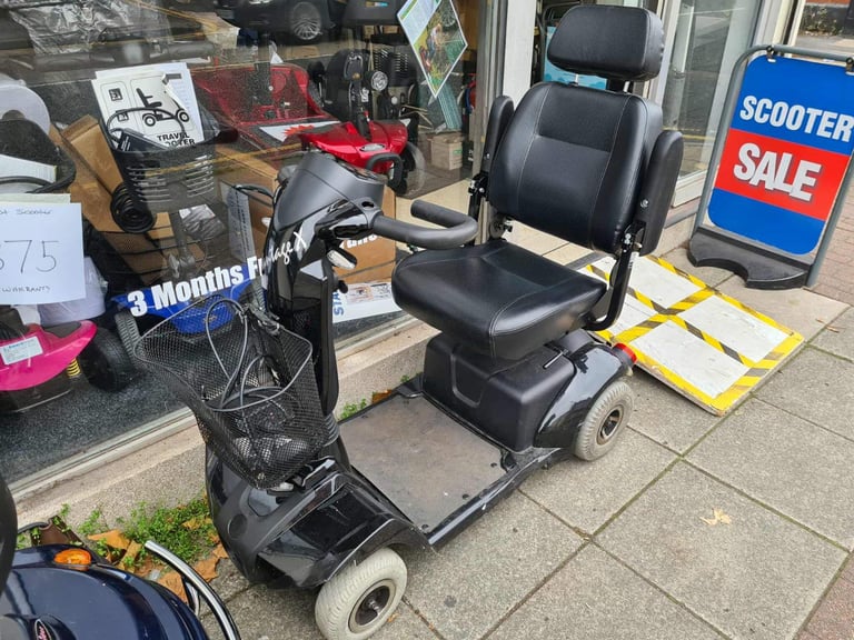 rascal vantage x mobility scooter, SOLD FOR SPARES OR REPAIR, WORKS FINE BUT BODY DAMAGE