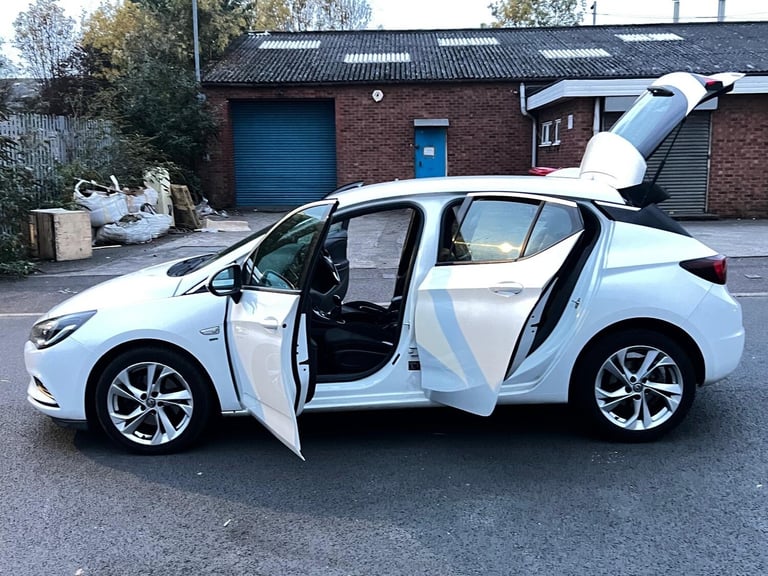 2016 Vauxhall Astra 1.6 CDTi 16V 136 SRi Nav 5dr HATCHBACK Diesel Manual