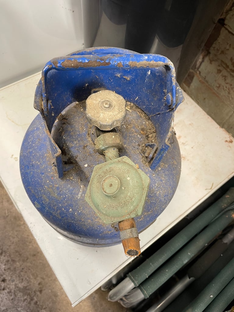 GAS BOTTLE (FULL OF GAS)