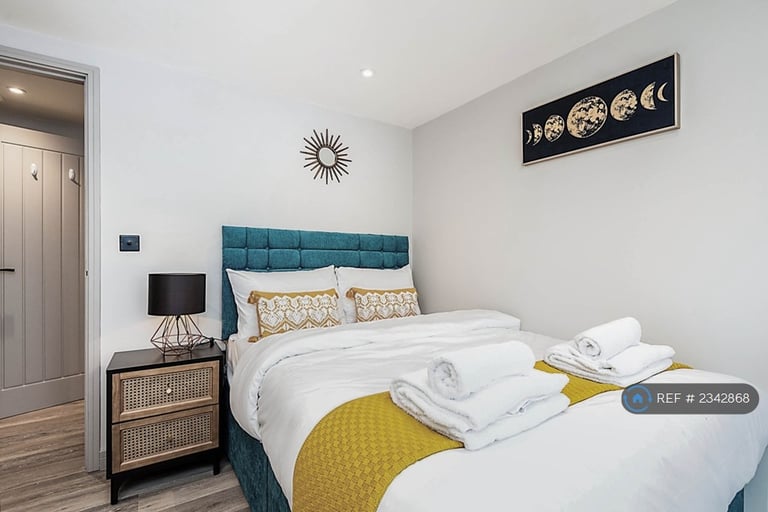 2 bedroom flat in High Street, Cheltenham, GL50 (2 bed) (#2342868)