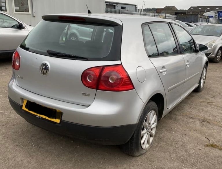 VOLKSWAGEN GOLF MK5 04-08 IN SILVER LA7W FOR BREAKING 