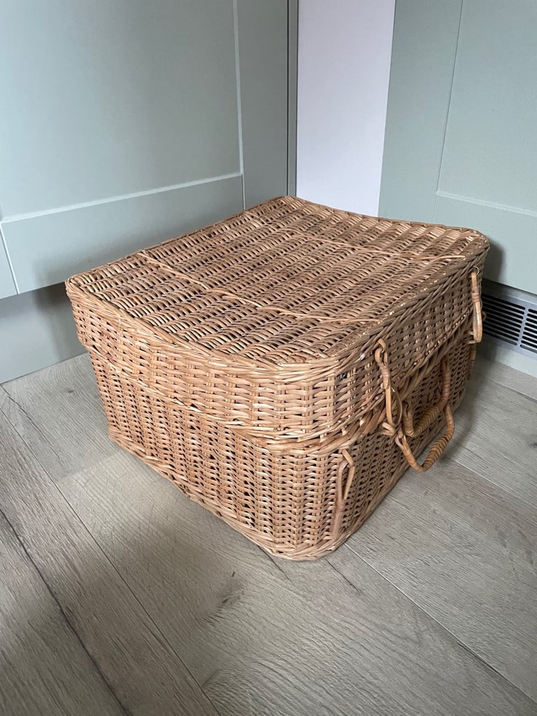 Large Whicker Picnic Basket