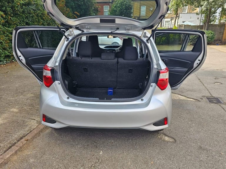 2018 Toyota Yaris 1.5 VVT-h Icon Tech E-CVT Euro 6 (s/s) 5dr Hatchback HYBRID ELECTRIC Automatic