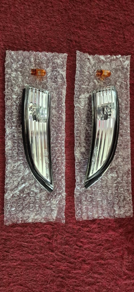 Ford fiesta mk7 front mirror clear indicators with orange bulbs 2008-2017.