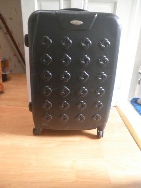 Samsonite Medium Suitcase Hard Shell Expandable 4-wheeled Black