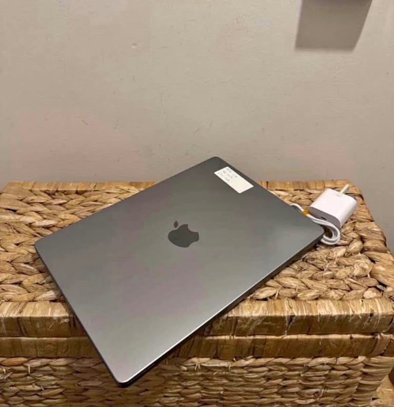 Apple MacBook Pro M2 Pro 512GB 16GB