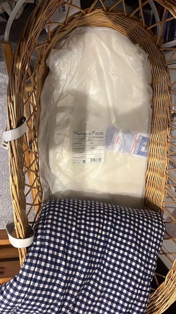 Wicker baby basket with stand